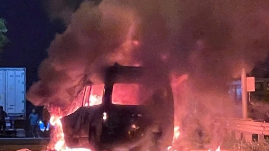 Ambulance crashes into tractor-trailer on expressway, 3 killed